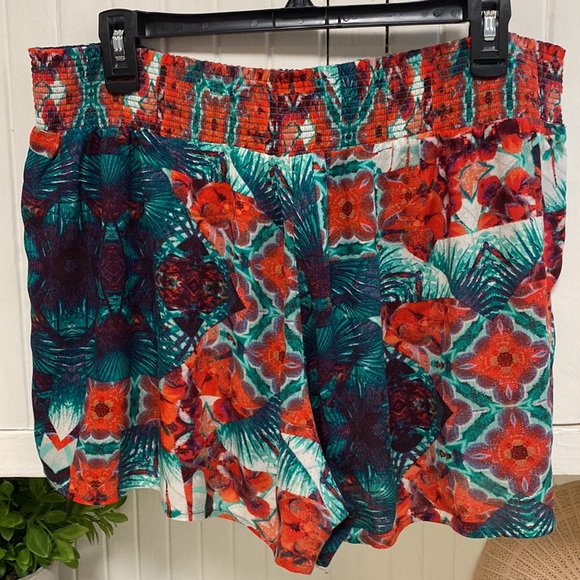 Mossimo Elastic Waist Loose Fit Shorts - XL - Picture 2 of 3